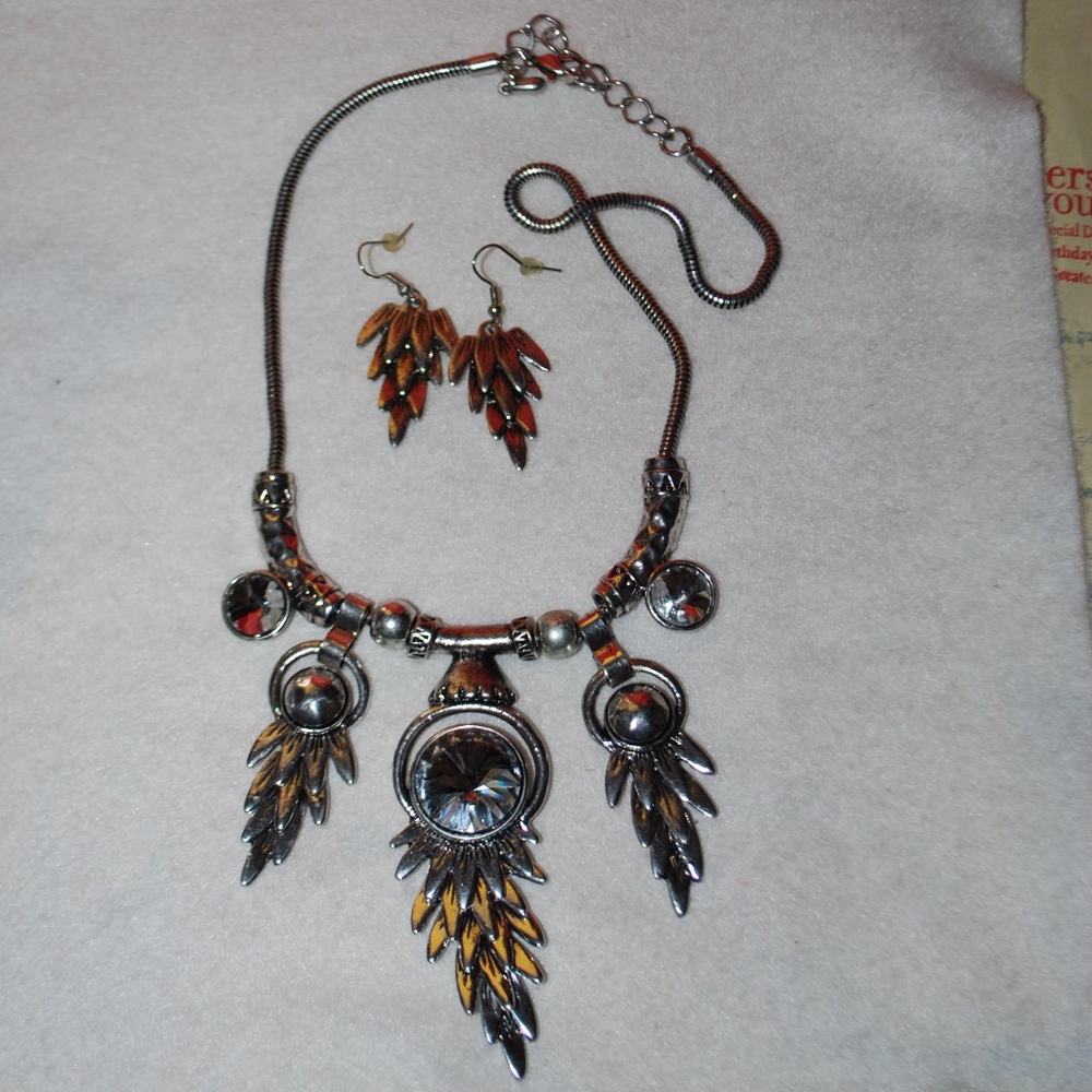 Silver & Crystal Dramatic Necklace & Earrings - Picture 2 of 8